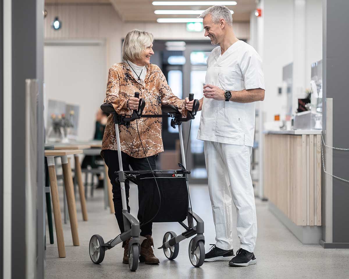 Leichtgewichtrollator TOPRO Troja Walker² mit Unterarmauflagen